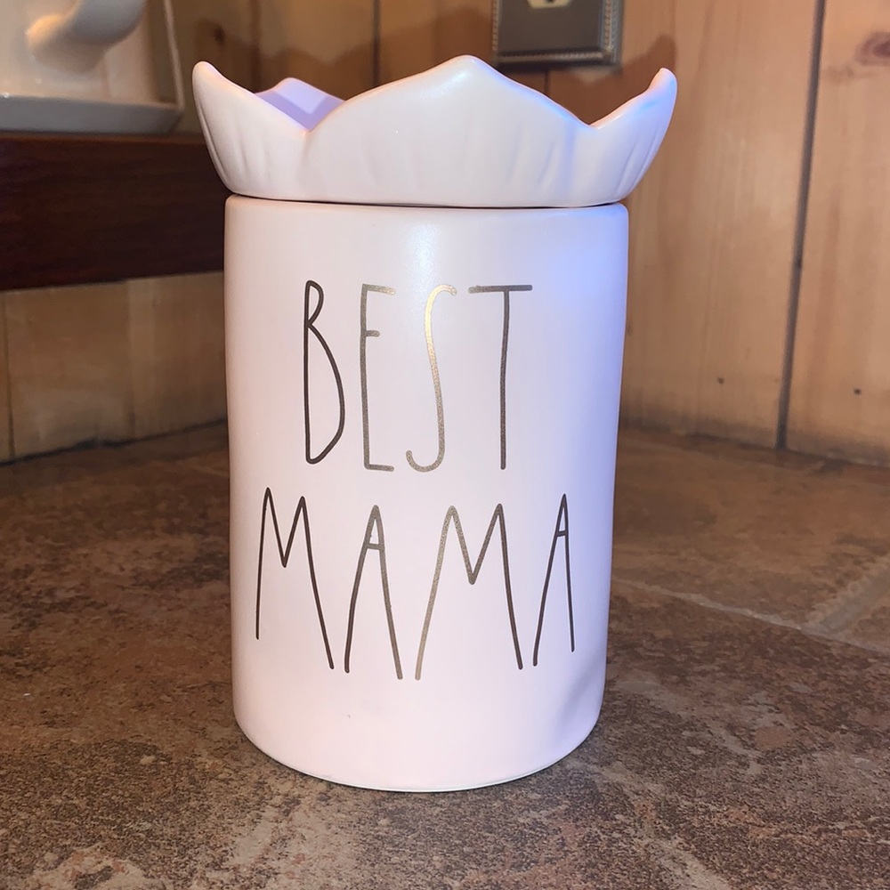 Rae Dunn “Best Mama” Candle with lid